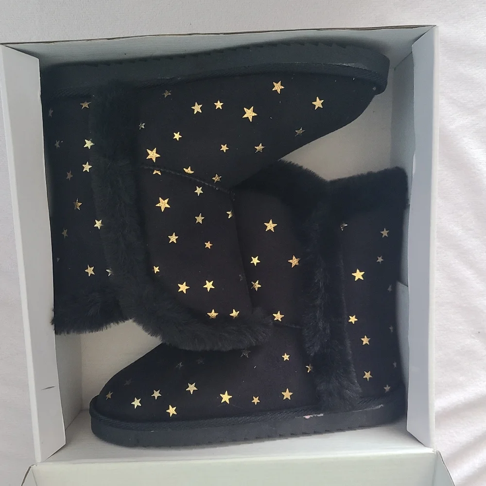 Girls size 2 winter boots NWB, faux fur lined, Olivia Miller girl brand